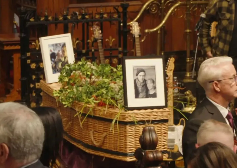 Ataud de Glen Hansard en la catedral de St. Patrick's